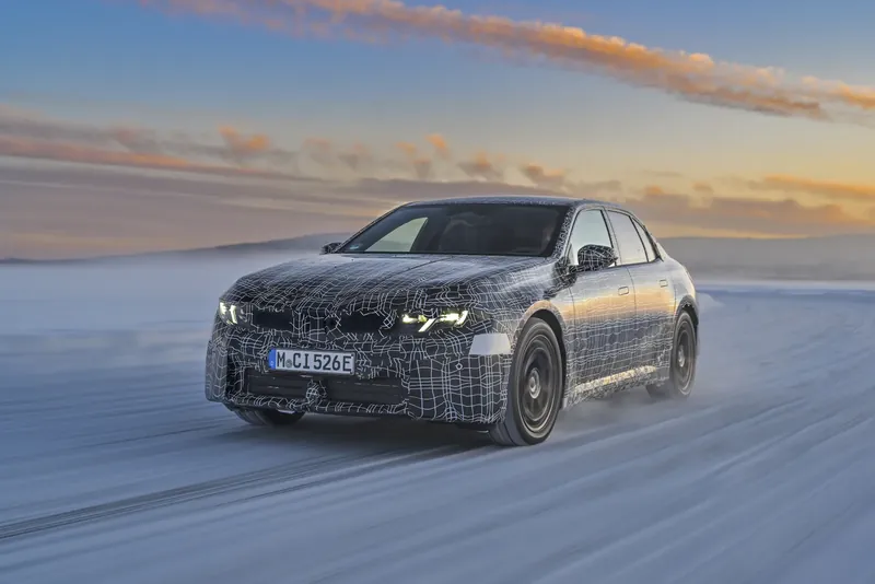 BMW i3 Neue Klasse trotseert poolcirkel met Heart of Joy-technologie