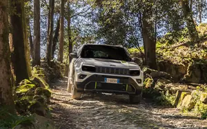 Jeep Avenger 4xe: hybride vierwielaandrijving met 145 pk en Selec-Terrain voor stad en terrein
