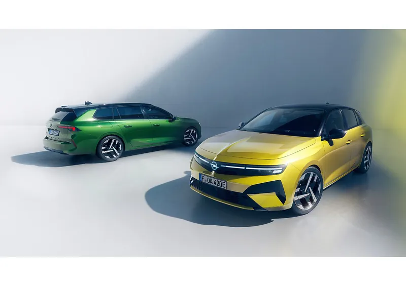 Nieuwe Opel Astra is strakker dan ooit met verlichte Blitz en Intelli-Lux