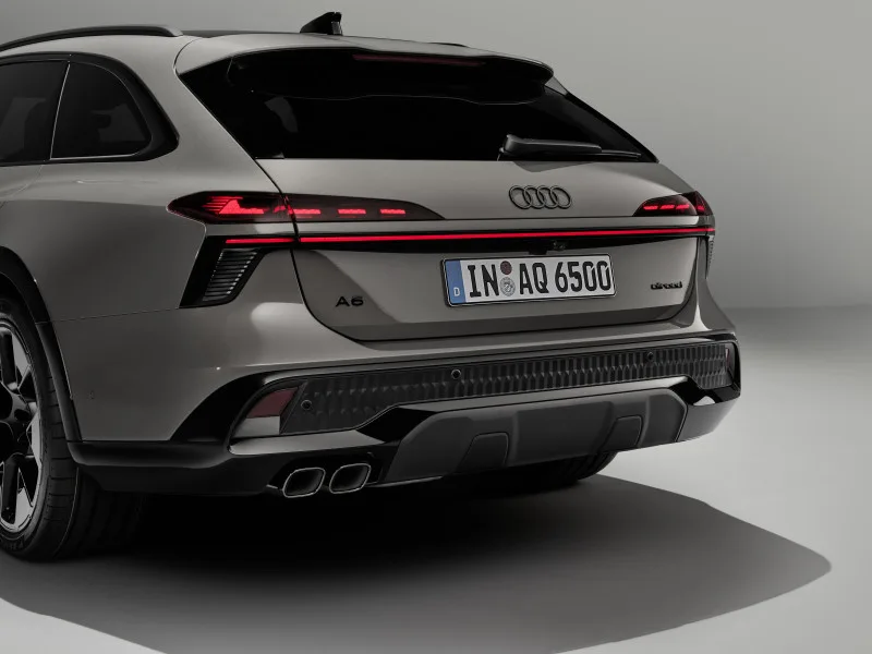 Audi A6 allroad e-hybrid quattro achterkant met lichtbalk en diffusor