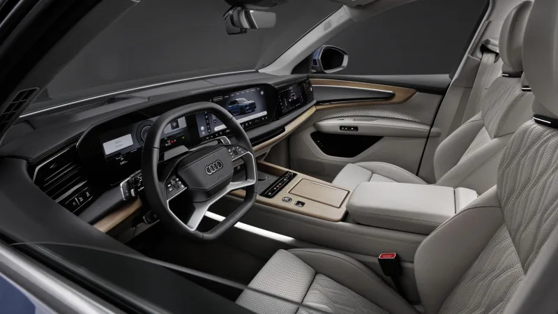 Nieuwe Audi Q7 interieur met lichte bekleding en houtafwerking