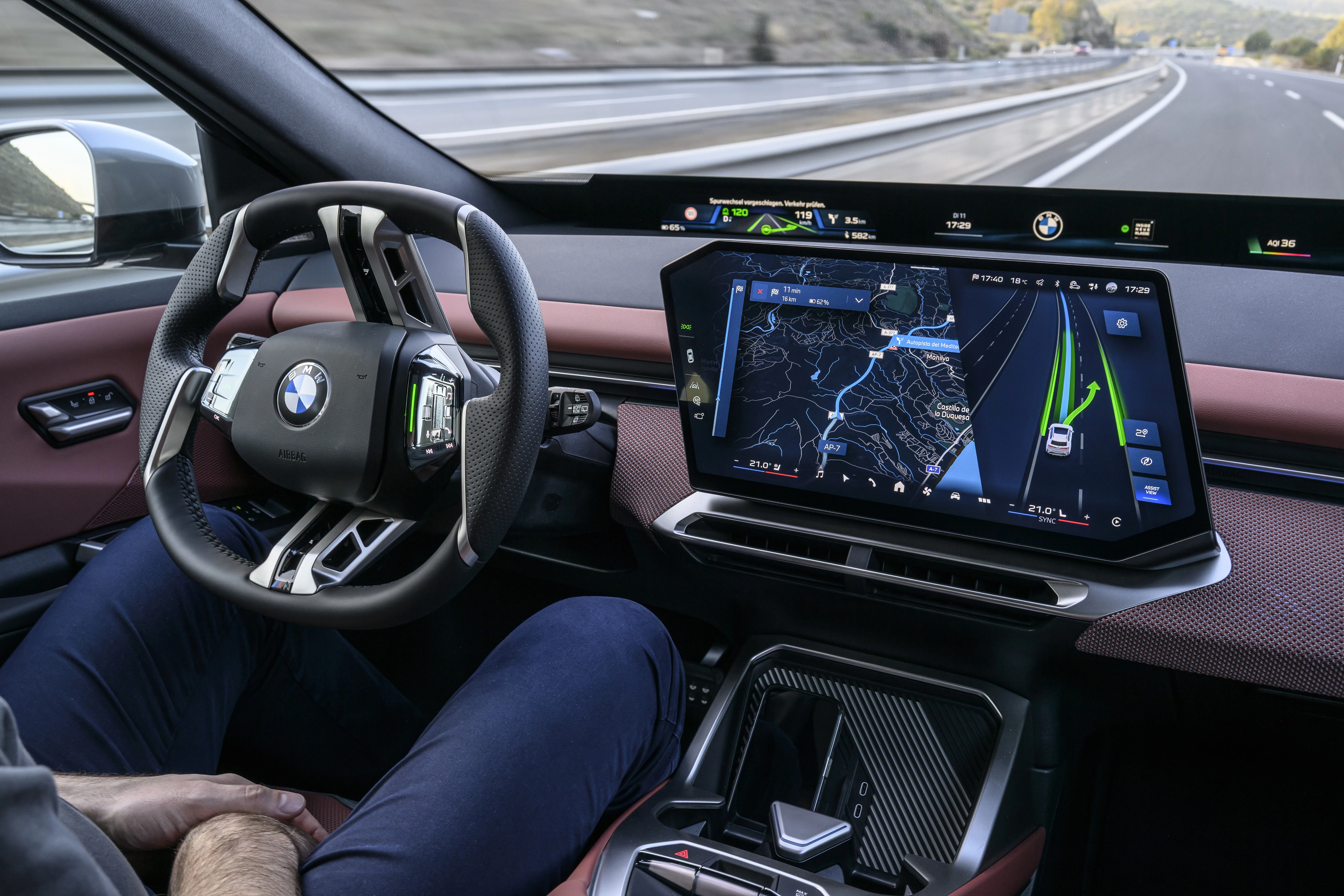 BMW Highway Assistant cockpit handsfree rijden