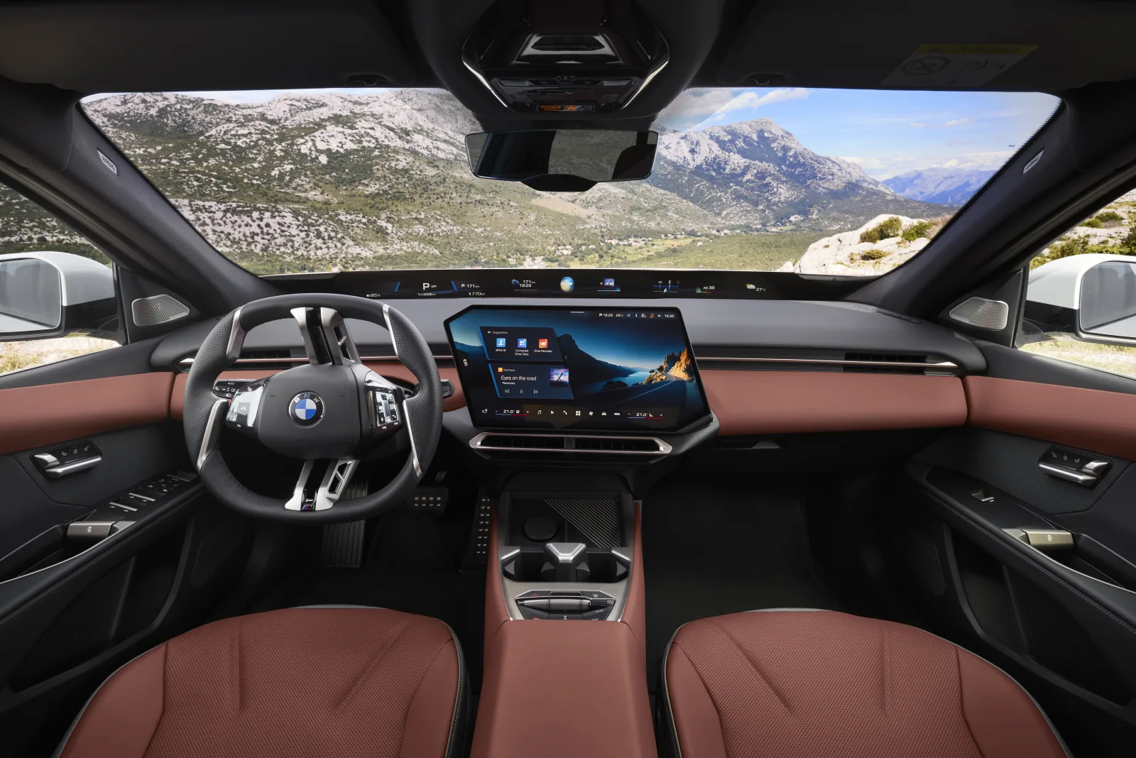 BMW i3 interieur met panoramisch display en BMW iDrive