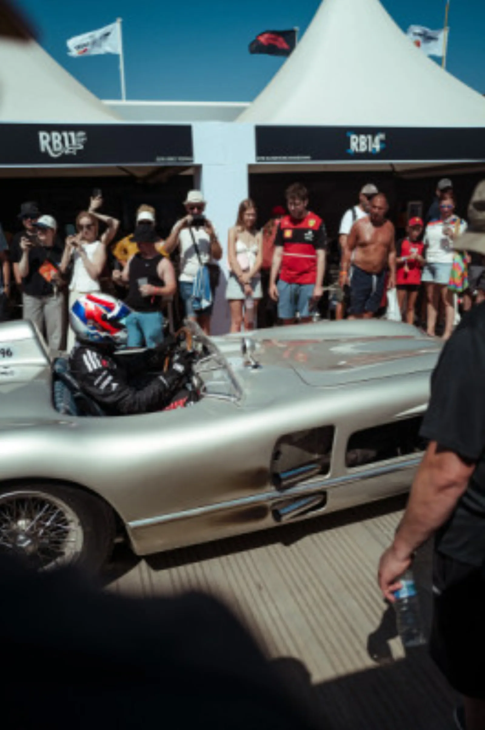 Mercedes-Benz 300 SL 'Gullwing' in de paddock op Goodwood