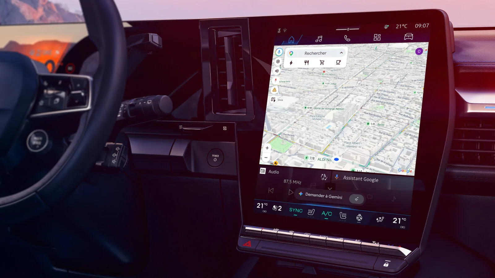 Renault openR link-scherm met Google Maps en de optie 'Ask Gemini'