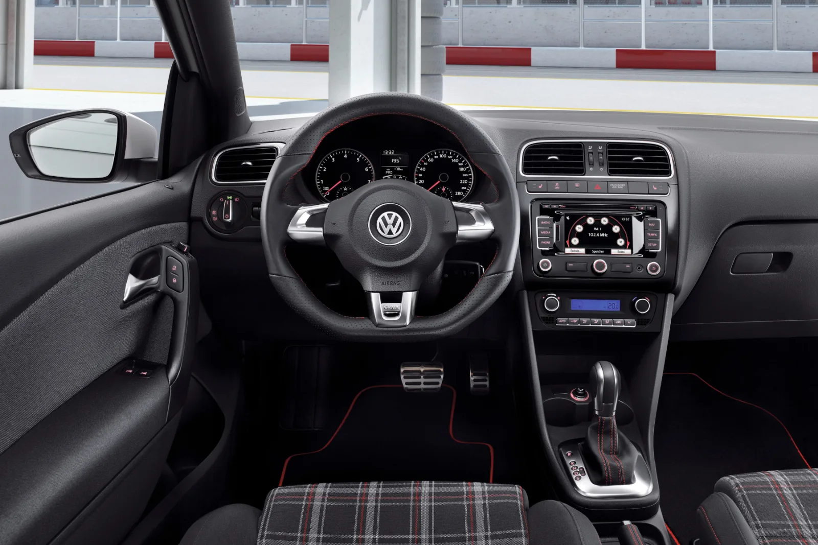 Volkswagen Polo III GTI interieur met geruite GTI-stoelen en sportstuur