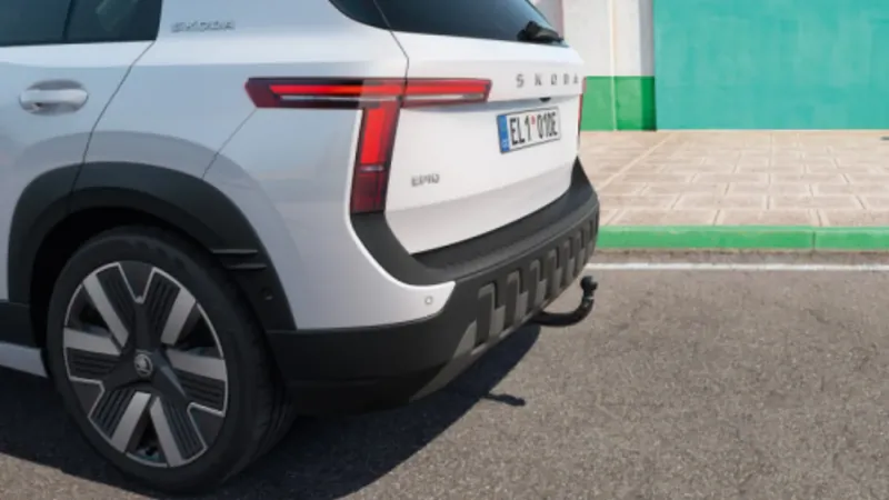 Zelfs een compacte EV trekt een caravan: zo zit elektrisch slepen echt